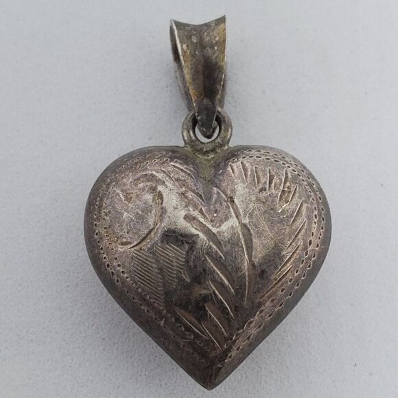 Vintage Jewelry - Vintage Sterling Silver Heart Pendant